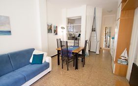 Bilocale con giardino terrazzato comodo al mare