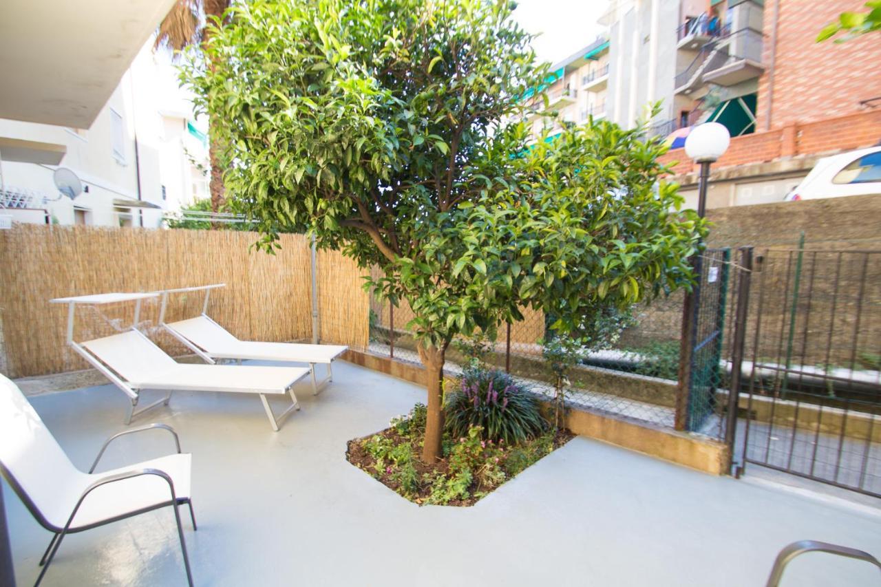 Bilocale con giardino terrazzato comodo al mare Varazze Esterno foto