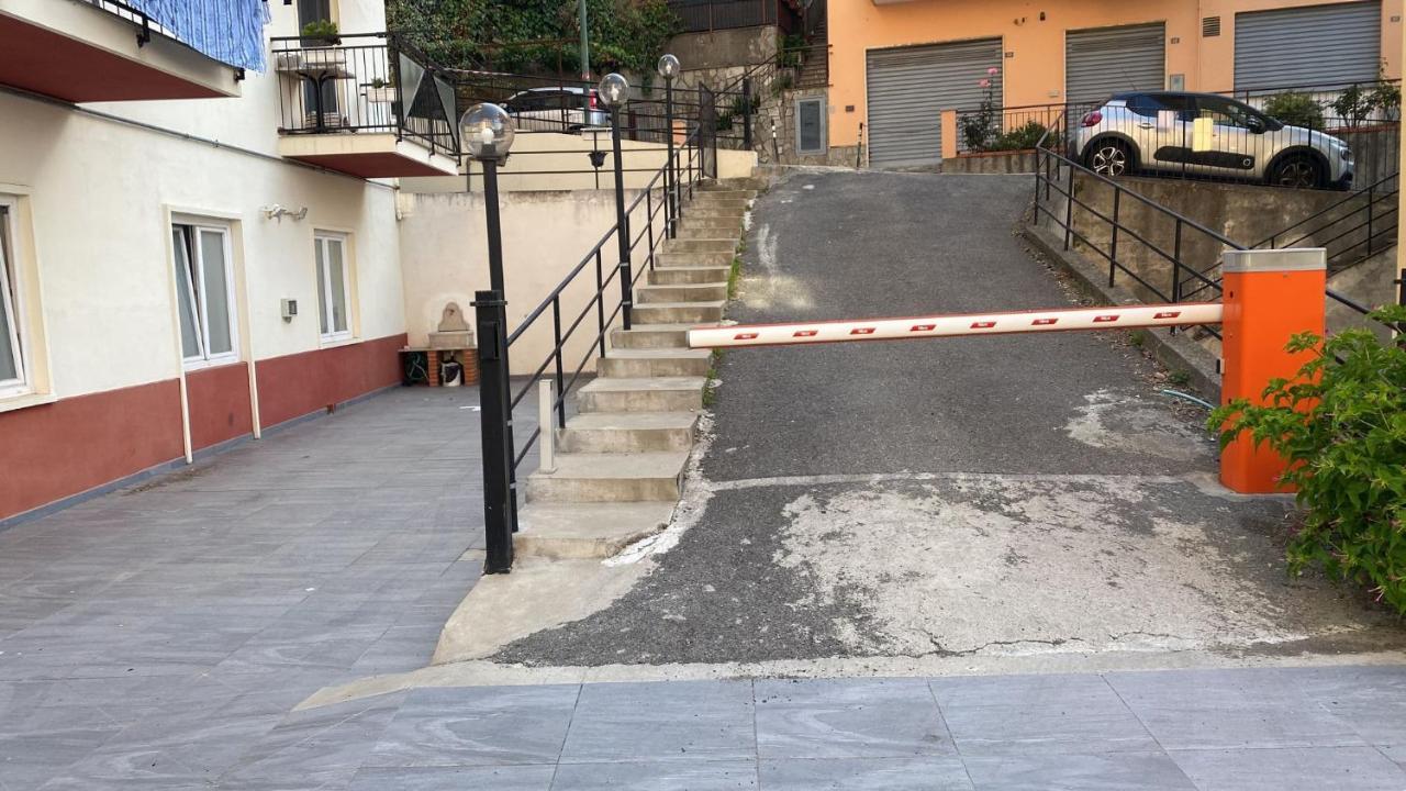 Bilocale con giardino terrazzato comodo al mare Varazze Esterno foto